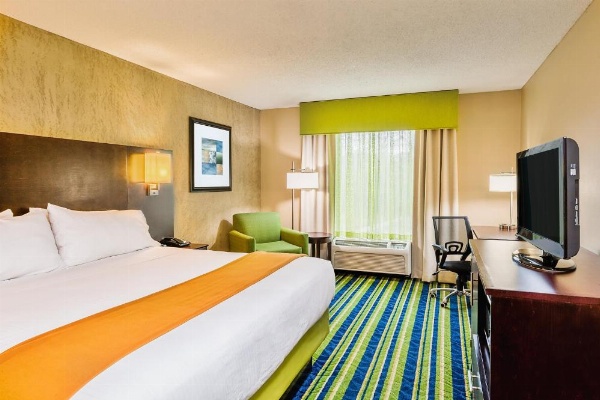 Holiday Inn Express Minden image 14