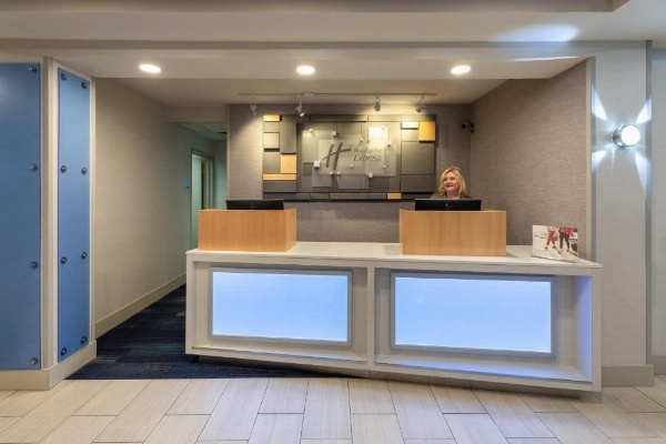 Holiday Inn Express Minden image 15