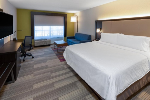 Holiday Inn Express Minden image 18