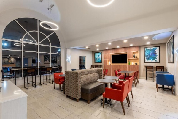 Holiday Inn Express Minden image 22