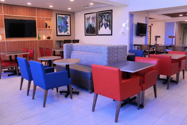 Holiday Inn Express Minden image 8